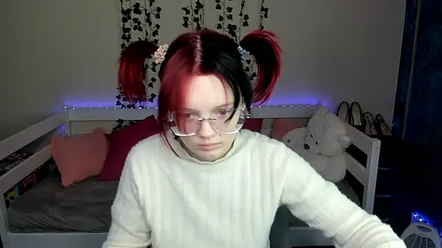 Snapshot of shy_elina01 chatting on 9, 11, 2025 shy elina01 online show from 9, 11, 2025