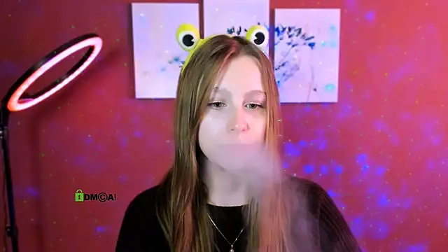 Snapshot of esme_moore_ chatting on 8, 10, 2025 esme moore online show from 8, 10, 2025