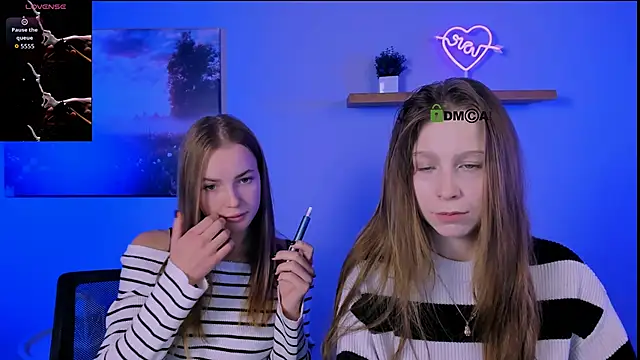 Snapshot of esme_moore_ chatting on 7, 11, 2025 esme moore online show from 7, 11, 2025