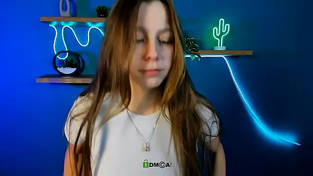 Snapshot of esme_moore_ chatting on 11, 11, 2025 esme moore online show from 11, 11, 2025