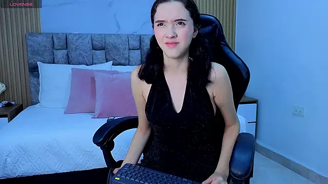 Snapshot of angel__kiss chatting on 3, 12, 2025 angel kiss online show from 3, 12, 2025