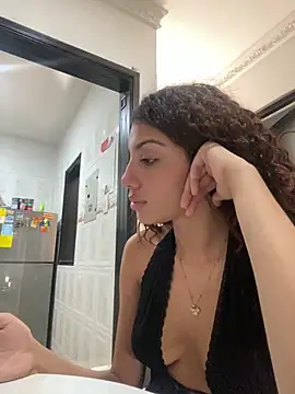 Snapshot of Azza__Slimene chatting on 20, 10, 2025 Azza Slimene online show from 20, 10, 2025