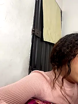 Snapshot of Azza__Slimene chatting on 25, 10, 2025 Azza Slimene online show from 25, 10, 2025