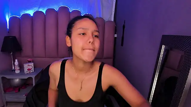 Snapshot of AriaVega chatting on 6, 11, 2025 AriaVega online show from 6, 11, 2025