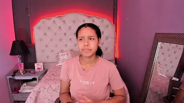 Snapshot of AriaVega chatting on 13, 11, 2025 AriaVega online show from 13, 11, 2025