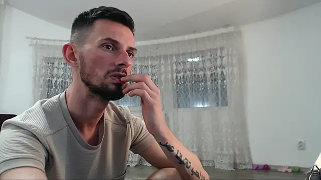 Tom michaelx online show from 2, 10, 2025