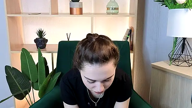 Snapshot of FrankieViall chatting on 3, 10, 2025 FrankieViall online show from 3, 10, 2025
