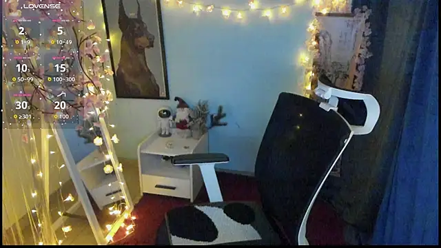 Snapshot of Mona_Esty chatting on 4, 2, 2026 Mona Esty online show from 4, 2, 2026