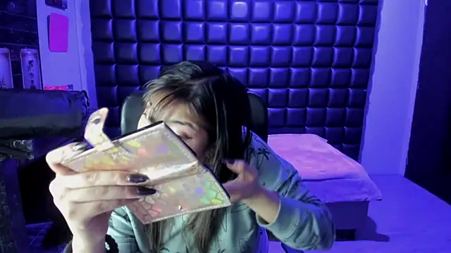 Violetta Swett  online show from 17, 12, 2025