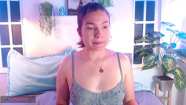 Snapshot of Viollet_C chatting on 12, 10, 2025 Viollet C online show from 12, 10, 2025