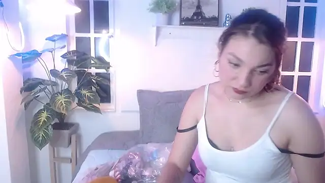 Snapshot of Viollet_C chatting on 23, 10, 2025 Viollet C online show from 23, 10, 2025