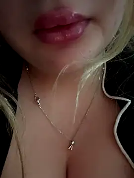 clarissetriolett online show from 6, 10, 2025