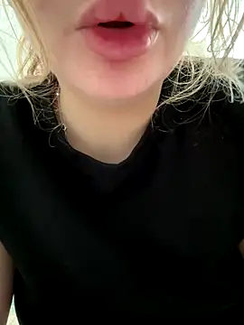 clarissetriolett online show from 12, 10, 2025