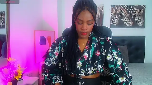 Snapshot of PaulinaEbony chatting on 7, 10, 2025 PaulinaEbony online show from 7, 10, 2025