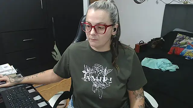 perlagoloza05 online show from 30, 10, 2025