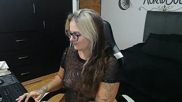 perlagoloza05 online show from 8, 11, 2025