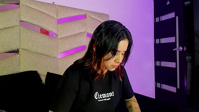 Snapshot of Nixielee_ chatting on 23, 10, 2025 Nixielee online show from 23, 10, 2025