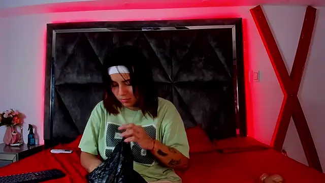 Snapshot of Nixielee_ chatting on 24, 10, 2025 Nixielee online show from 24, 10, 2025