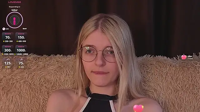 Snapshot of MonicaShiny chatting on 20, 10, 2025 MonicaShiny online show from 20, 10, 2025