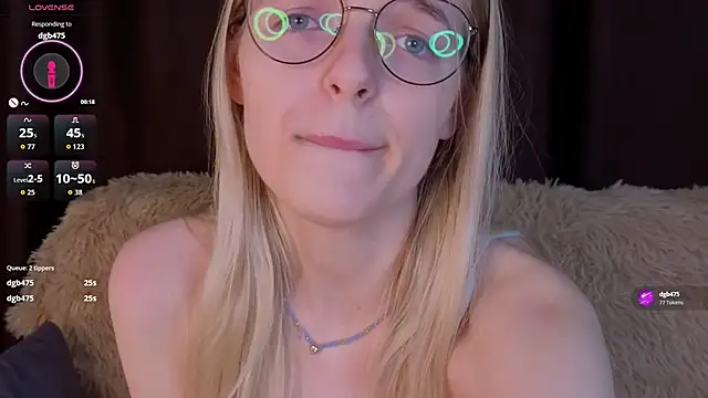 Snapshot of MonicaShiny chatting on 26, 10, 2025 MonicaShiny online show from 26, 10, 2025