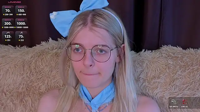 Snapshot of MonicaShiny chatting on 3, 11, 2025 MonicaShiny online show from 3, 11, 2025