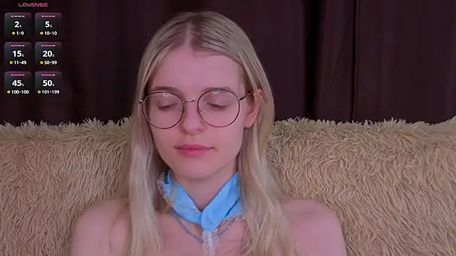 Snapshot of MonicaShiny chatting on 10, 11, 2025 MonicaShiny online show from 10, 11, 2025