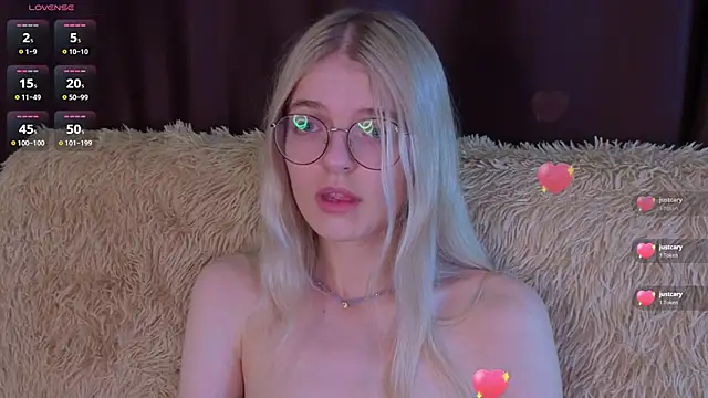 Snapshot of MonicaShiny chatting on 12, 11, 2025 MonicaShiny online show from 12, 11, 2025