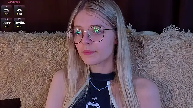 Snapshot of MonicaShiny chatting on 19, 11, 2025 MonicaShiny online show from 19, 11, 2025