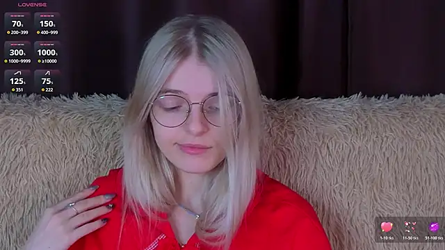 Snapshot of MonicaShiny chatting on 23, 11, 2025 MonicaShiny online show from 23, 11, 2025