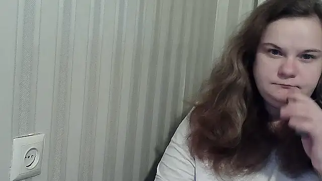 Snapshot of HarmonyKarera chatting on 6, 11, 2025 HarmonyKarera online show from 6, 11, 2025