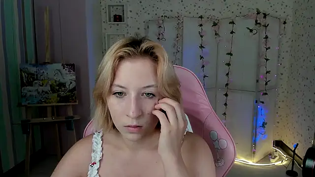 Snapshot of Emma_Garcias chatting on 3, 10, 2025 Emma Garcias online show from 3, 10, 2025
