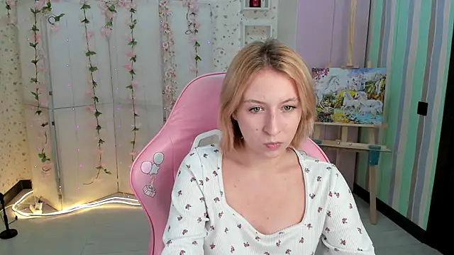 Snapshot of Emma_Garcias chatting on 15, 10, 2025 Emma Garcias online show from 15, 10, 2025