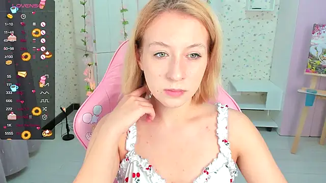 Snapshot of Emma_Garcias chatting on 18, 10, 2025 Emma Garcias online show from 18, 10, 2025