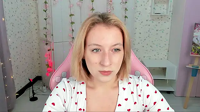 Snapshot of Emma_Garcias chatting on 19, 10, 2025 Emma Garcias online show from 19, 10, 2025