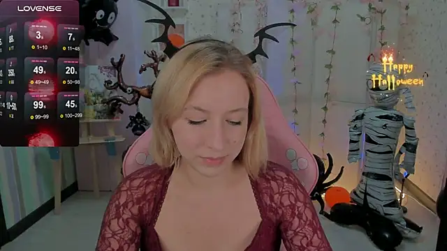 Snapshot of Emma_Garcias chatting on 27, 10, 2025 Emma Garcias online show from 27, 10, 2025