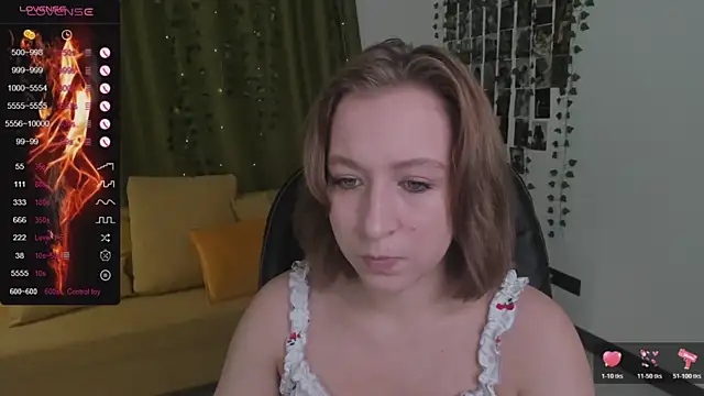 Snapshot of Emma_Garcias chatting on 11, 11, 2025 Emma Garcias online show from 11, 11, 2025