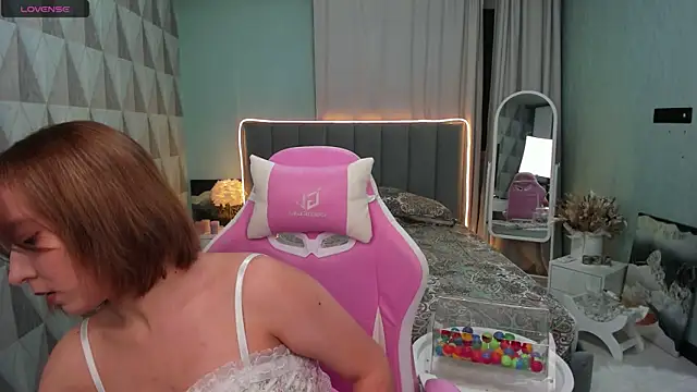 Snapshot of Emma_Garcias chatting on 14, 11, 2025 Emma Garcias online show from 14, 11, 2025