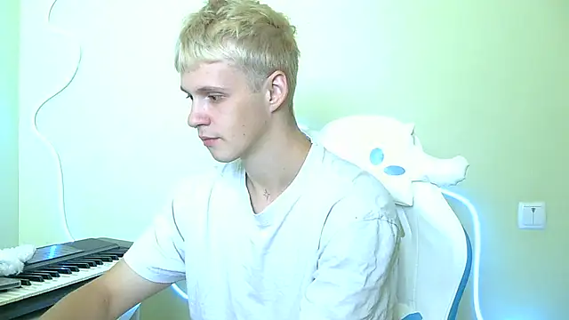 Snapshot of _Timmy_Boy_ chatting on 4, 10, 2025 Timmy Boy online show from 4, 10, 2025