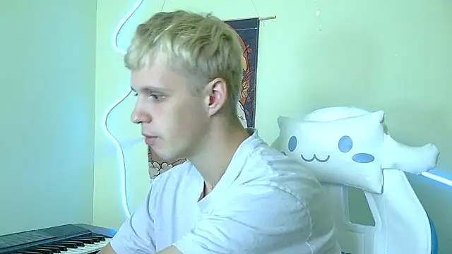 Snapshot of _Timmy_Boy_ chatting on 5, 10, 2025 Timmy Boy online show from 5, 10, 2025