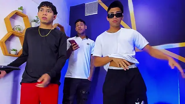 Play boys Hot2 online show from 4, 10, 2025