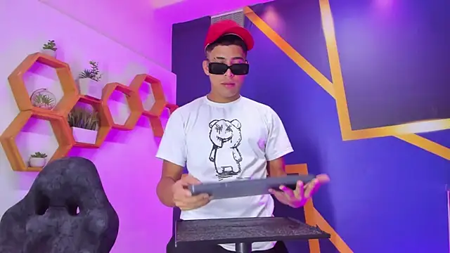 Play boys Hot2 online show from 6, 10, 2025