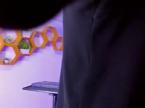 Play boys Hot2 online show from 10, 10, 2025