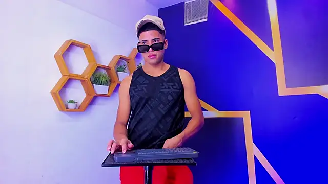 Play boys Hot2 online show from 14, 10, 2025