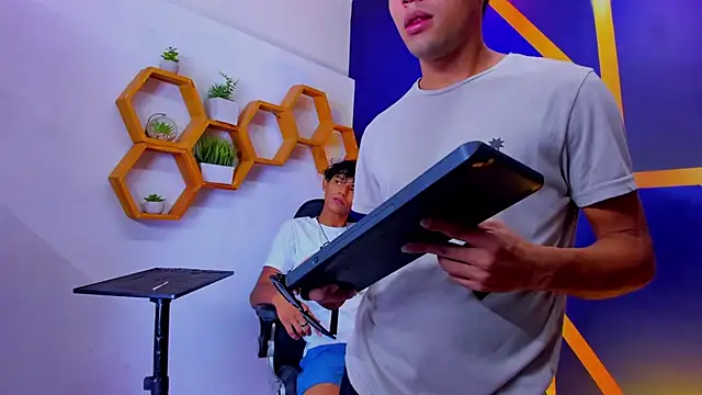 Play boys Hot2 online show from 15, 10, 2025