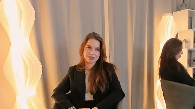 ToniaRoehr online show from 4, 10, 2025