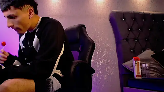 MateoMitchell online show from 22, 12, 2025