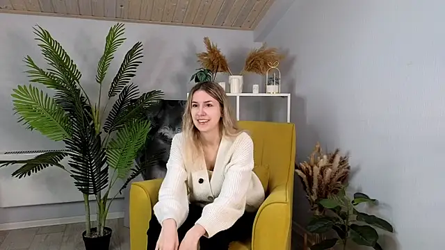 RoxaneDuperre online show from 4, 10, 2025