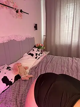 Snapshot of JenniferLouns chatting on 16, 10, 2025 JenniferLouns online show from 16, 10, 2025