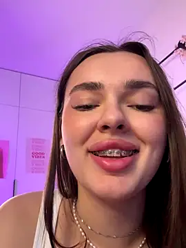 Snapshot of JenniferLouns chatting on 22, 10, 2025 JenniferLouns online show from 22, 10, 2025