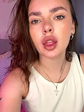 Snapshot of JenniferLouns chatting on 11, 11, 2025 JenniferLouns online show from 11, 11, 2025